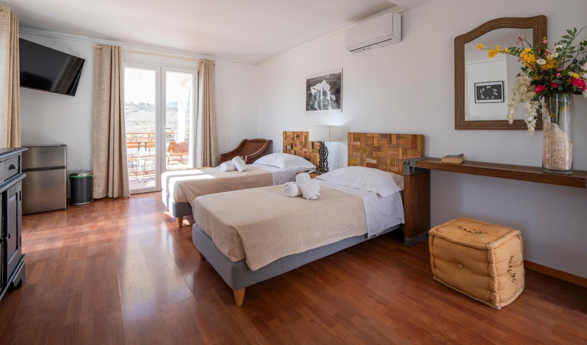 Syros Village Suites Vari  ภายนอก รูปภาพ
