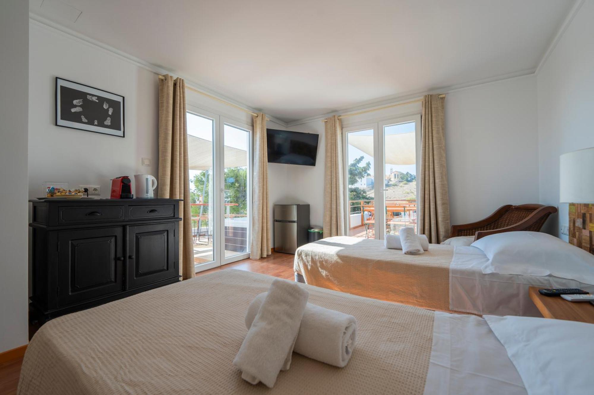 Syros Village Suites Vari  ภายนอก รูปภาพ